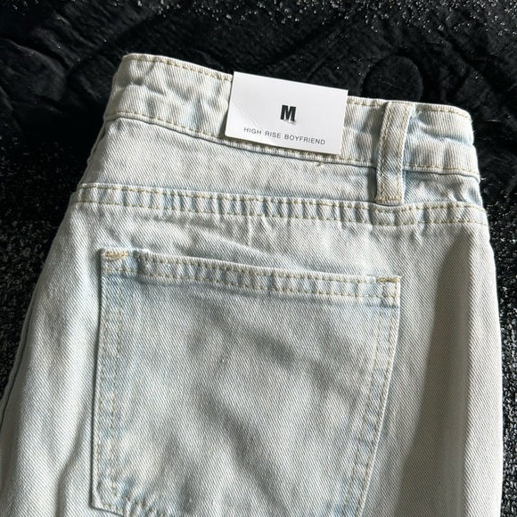 Distressed cutout jeans NWT light wash - Picture 8 of 8